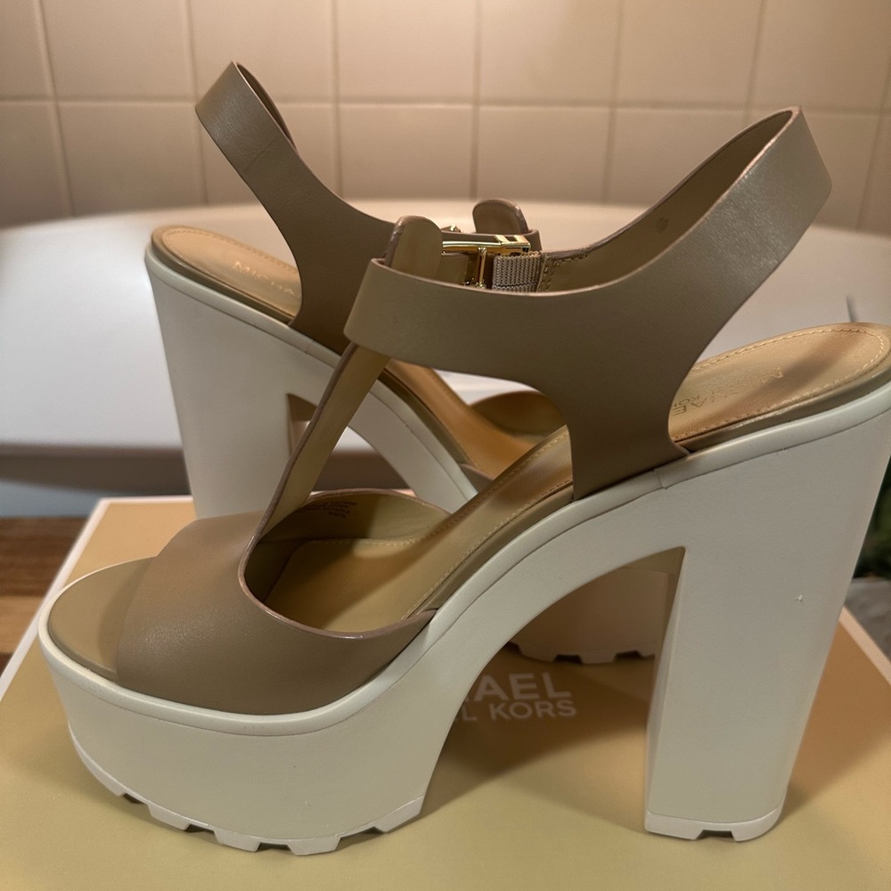 Michael Kors Women's Tan and White Platform Sandals